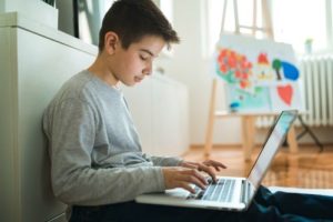 Virtual classes with strained eyes or schools with risks of community transmission. What will parents choose this pandemic?
