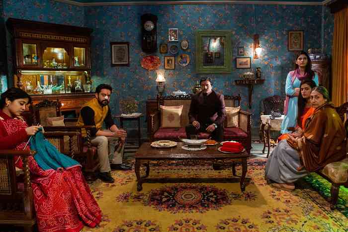 Raat Akeli Hai Review: A Classic Crime Noir with Stellar Performances