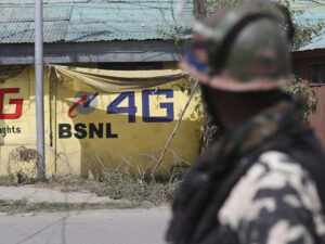 Centre Defends Throttled Internet In Kashmir: 2G internet is enough for E-learning, public services