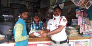 Traffic Cop Turns An Inspiring Example, Helps Out A Class 9 Boy