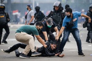 Indonesia| Protest against new Labour Law turn violent; police officers fired tear gas and water cannons