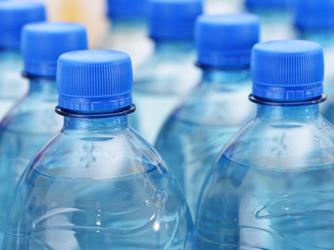 Bottled water harms the environment 3,500 times more than tap water, says a study