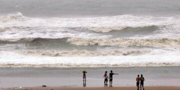 Shiv Sena MP and BJP MLA seeks answer from authorities over ‘illegal construction’ on beach