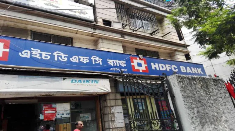 RBI partially lifts ban on HDFC Bank, allows issuance of new credit cards