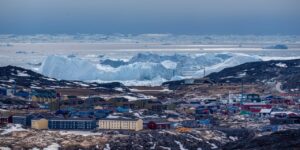Rain observed on the Greenland Ice Sheet for the first time, and it suggests severe climate change patterns