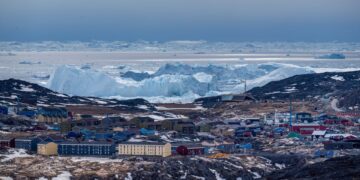 Rain observed on the Greenland Ice Sheet for the first time, and it suggests severe climate change patterns