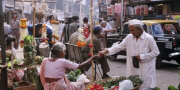 A Tour Around 8 Fabulous Street Markets Of Mumbai