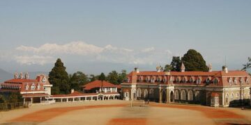 Pros And Cons of Boarding Schools.