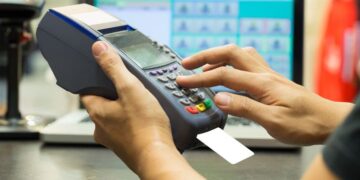5 WAYS CRIMINAL CAN USE CREDIT CARD SKIMMER AGAINST YOU