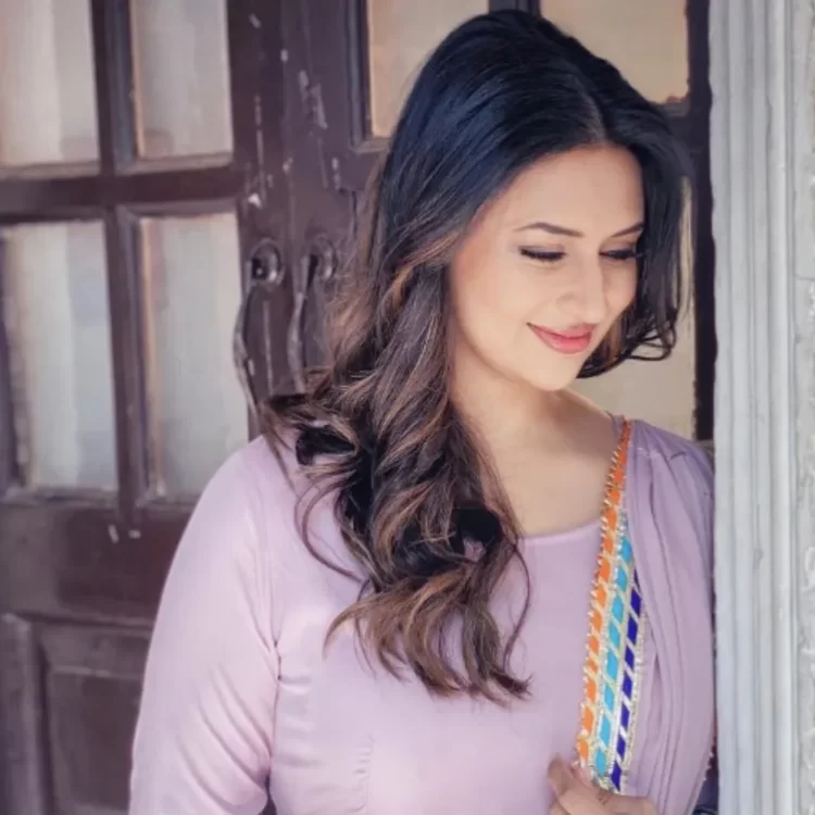 8 TV Actresses Ruling Instagram With Their Fashion Game