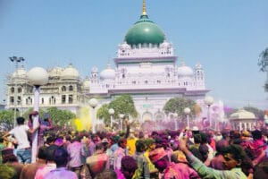 “Dewa Sharif’’: Where Muslims And Hindus Celebrate Holi Together