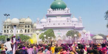 “Dewa Sharif’’: Where Muslims And Hindus Celebrate Holi Together