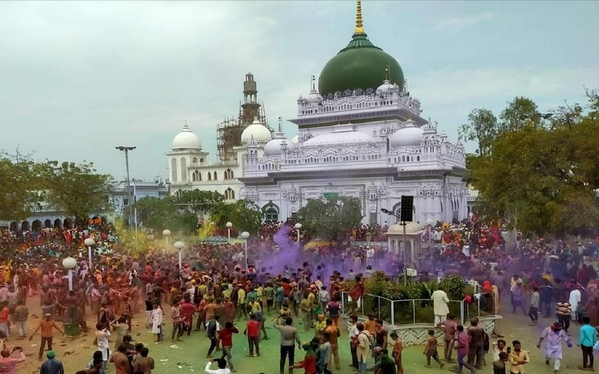 “Dewa Sharif’’: Where Muslims And Hindus Celebrate Holi Together