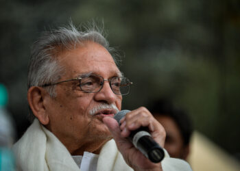 9 songs to appreciate Gulzar Sahab's evergreen lyrics