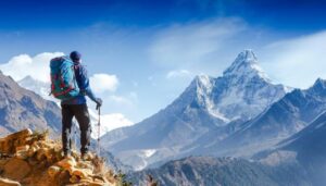6 essential items that you must carry while trekking
