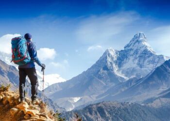 6 essential items that you must carry while trekking