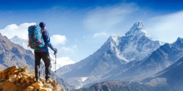 6 essential items that you must carry while trekking