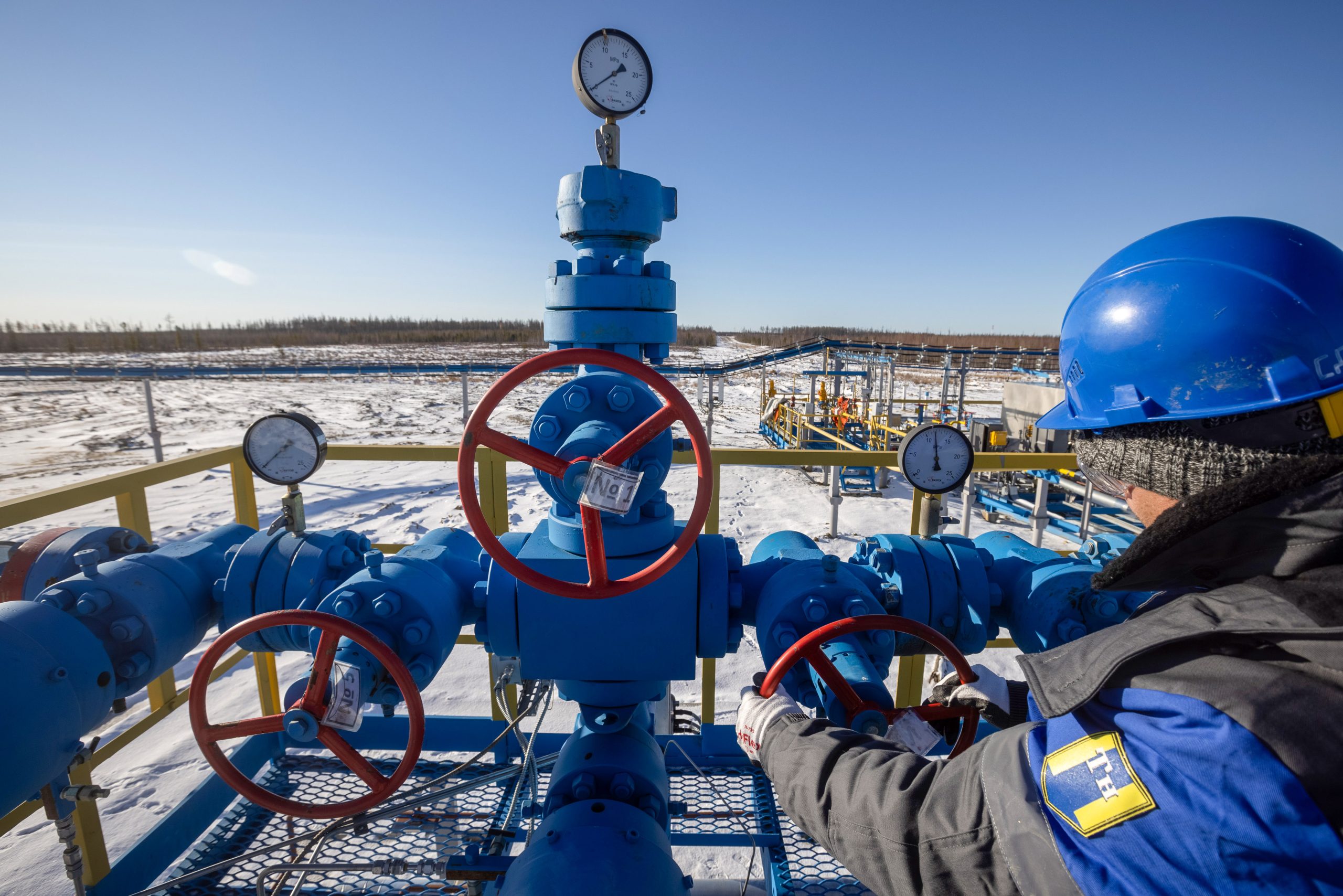 Sanctions imposed by the West and Putin's drive for new energy markets: Can Europe deal with oil and gas shortages?