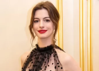 Anne Hathaway Net Worth: Awards And Recognition, Interesting Facts