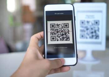 What Is UPI Lite Limit in 2026? Wallet, Payment Caps and Setup Customer scanning a UPI QR code with a smartphone to make a small payment