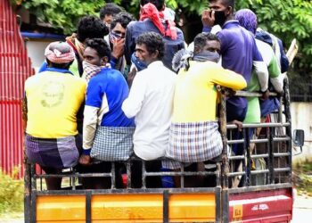 9 killed, 14 injured as vehicle carrying migrant labourers hits truck in accident in Tumakuru