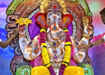 Controversy brews over Savarkar images in Ganesh mandals