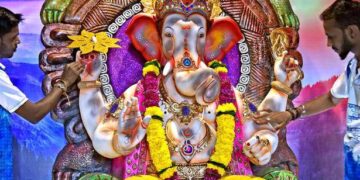 Controversy brews over Savarkar images in Ganesh mandals