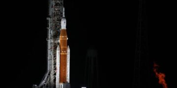 Fuel leaks threaten to delay launch of new NASA moon rocket
