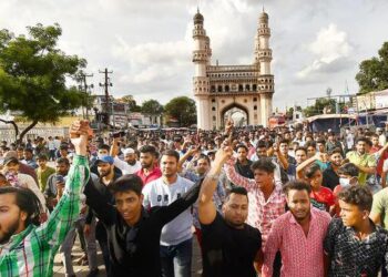 Protests against suspended BJP leader continue throughout the night in Telangana