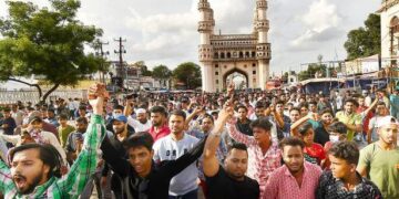 Protests against suspended BJP leader continue throughout the night in Telangana