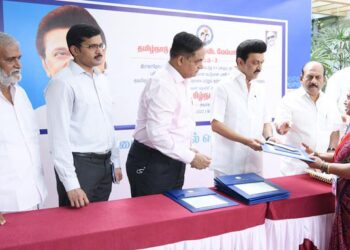 Stalin hands over ex-gratia, temporary allotment orders to beneficiaries