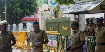 CB-CID officials at the AIADMK headquarters to investigate OPS-EPS factions clash