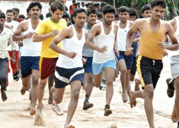 Constable job aspirants demand relaxation of age limit in Karnataka