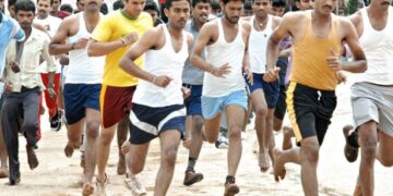 Constable job aspirants demand relaxation of age limit in Karnataka