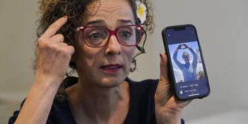 Dissident: ”Iranian women are furious” over headscarf death