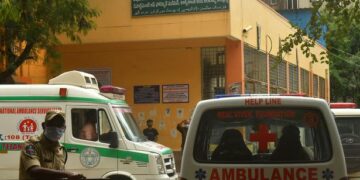 Hyderabad hotel fire | Relatives of victims mourn the death