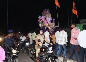 Kurnool SP oversees Ganesh immersion