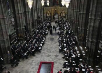 Queen Elizabeth II funeral live updates | Mourners begin arriving at Westminster Abbey