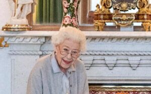 Queen Elizabeth II unwell; doctors ‘concerned’ for her health