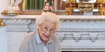 Queen Elizabeth II unwell; doctors ‘concerned’ for her health