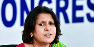 Stop Rupee from scoring century, Congress says