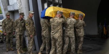 Ukraine pays tribute to Russian woman who fought on its side