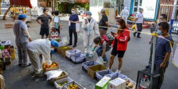 Under COVID-19 lockdown, Xinjiang residents complain of hunger