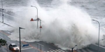‘Very strong’ Typhoon Muifa approaches Japan southern islands, officials issue warning
