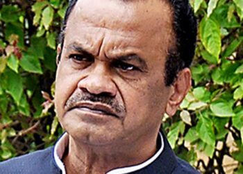 AICC serves showcause notice on Komatireddy Venkat Reddy