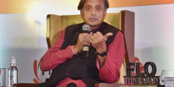 As campaign commences in Kerala, Tharoor hits back at KPCC leaders who back Kharge