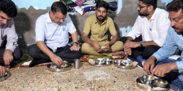 Auto driver who invited Kejriwal says he is Modi fan