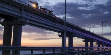 Crimea bridge resumes traffic after blast, Russia appoints new Ukraine war commander