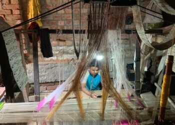 GST implementation, rising costs slowly pushing weavers of Varanasi out of business