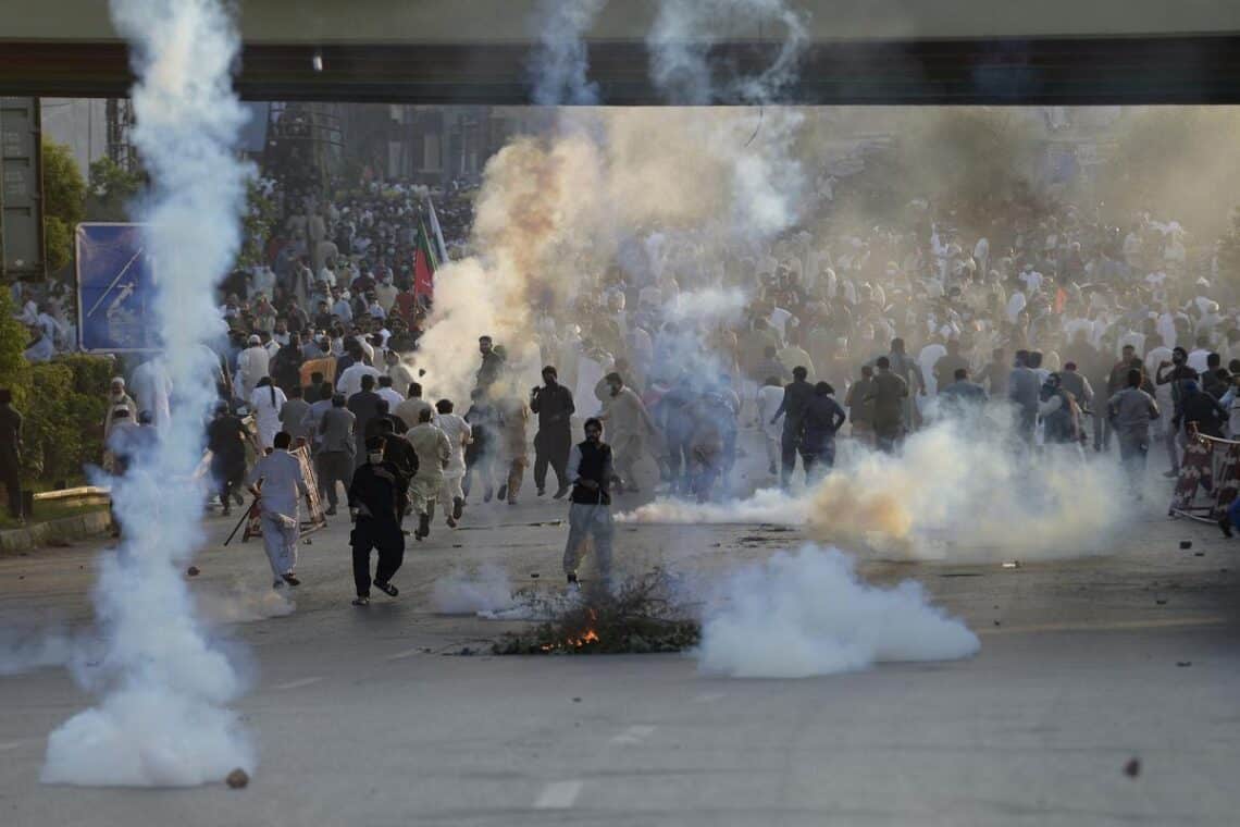 Imran Khan to face long legal battle in wake of disqualification verdict Imran Khan to face long legal battle in wake of disqualification verdict